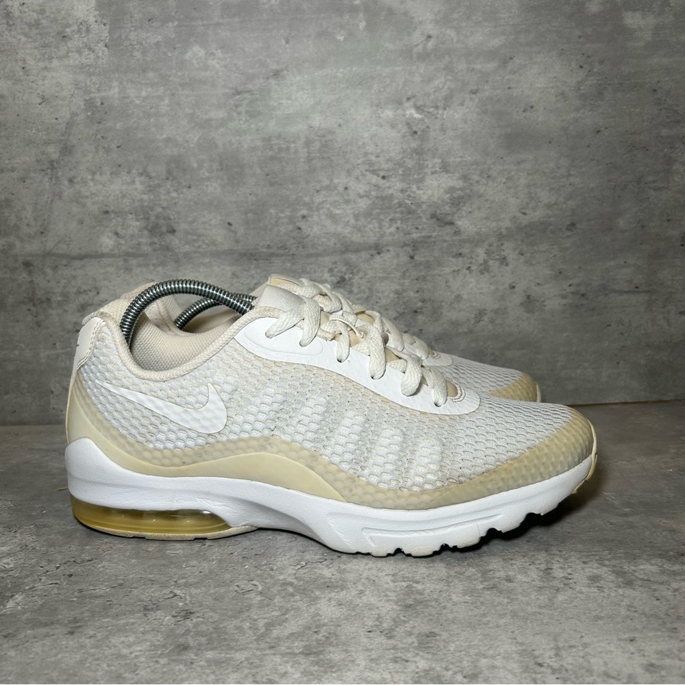 Nike Air Max Invigor Running Shoes 870614-100 Mens sz 8.5 - white